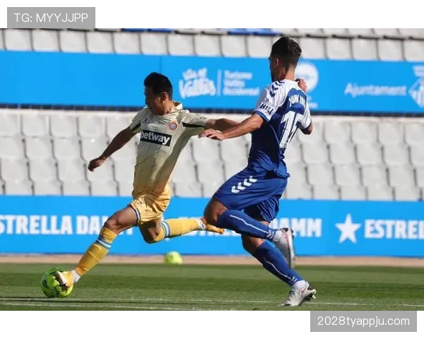 任意球判罚争议背后，裁判如何判定犯规区域边界？