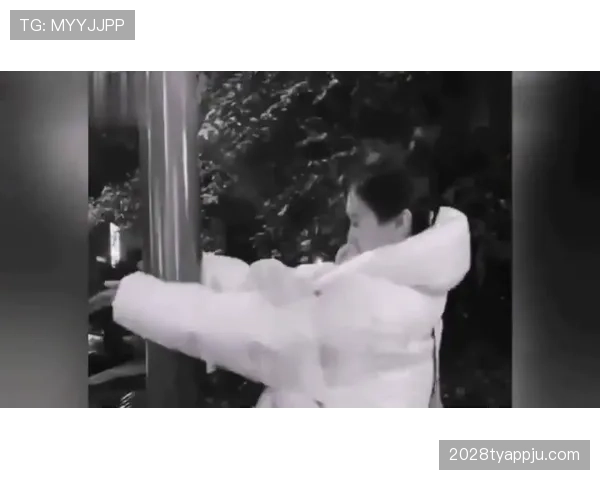 崔家溪训练完直接啃冰块的样子谁懂啊