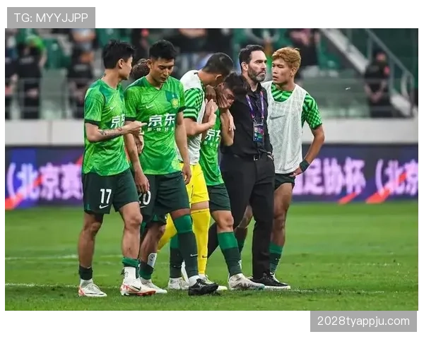北京国安降级危机背后：战术混乱与豪门定位的巨大反差！