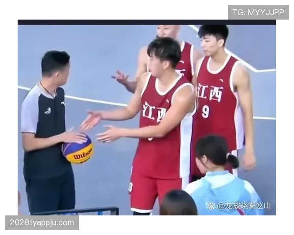 篮球比赛中拉人犯规的规则解析：判定依据与影响